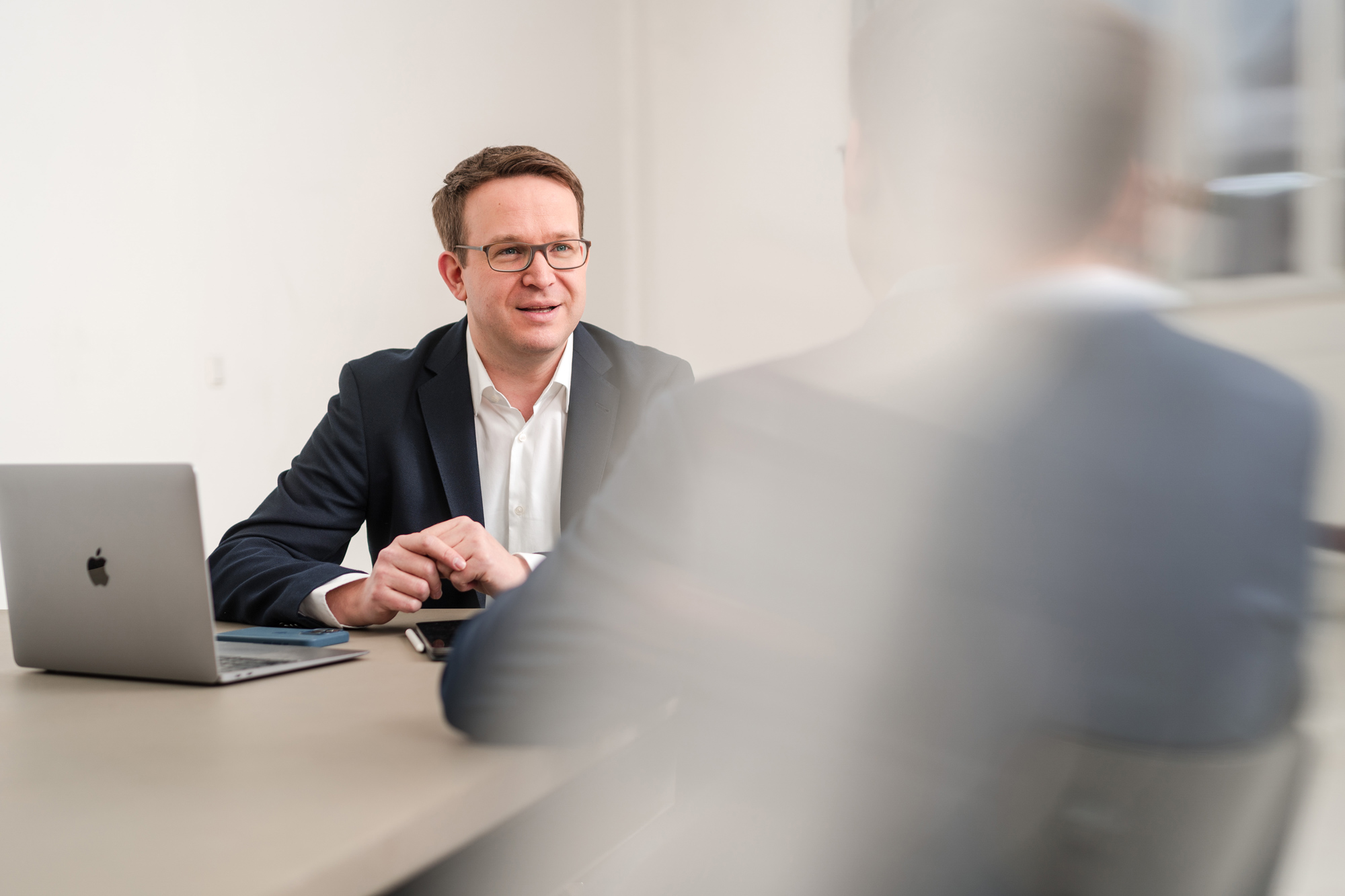 Leif Neugebohrn im Beratungsgespräch